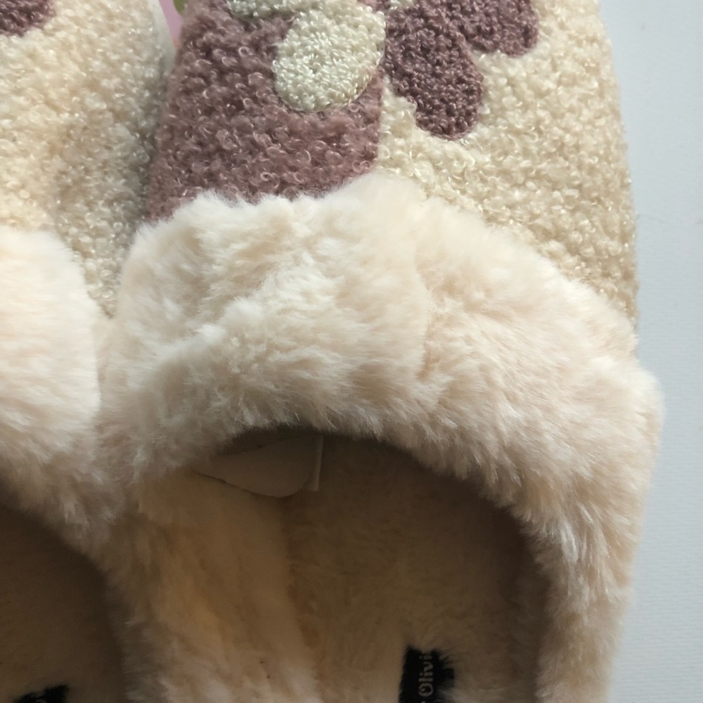 Sam and Olivia Ladies Cream purple flower Plush Slippers - Picture 2 of 10